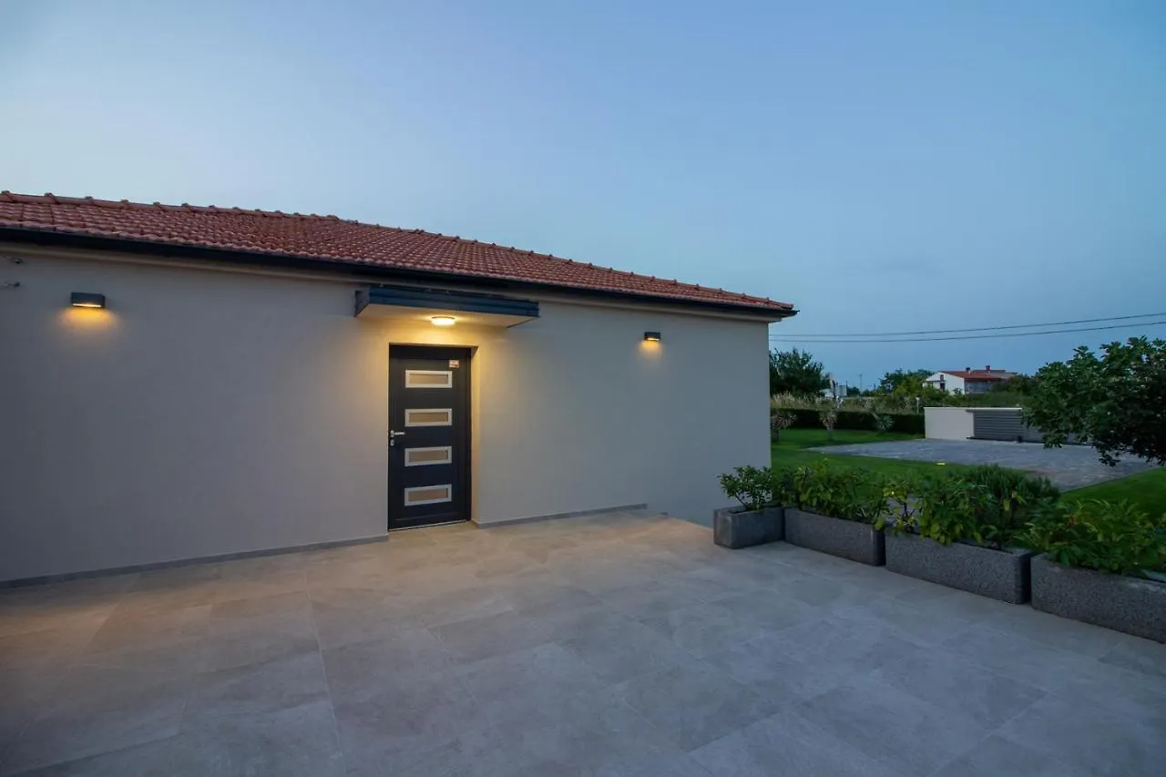 Amazing Villa Ani With Pool & Whirpool Near The Beach - Wiibuk Pula