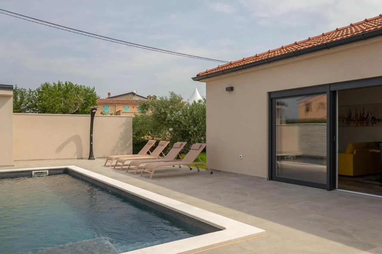 Amazing Villa Ani With Pool & Whirpool Near The Beach - Wiibuk Pula