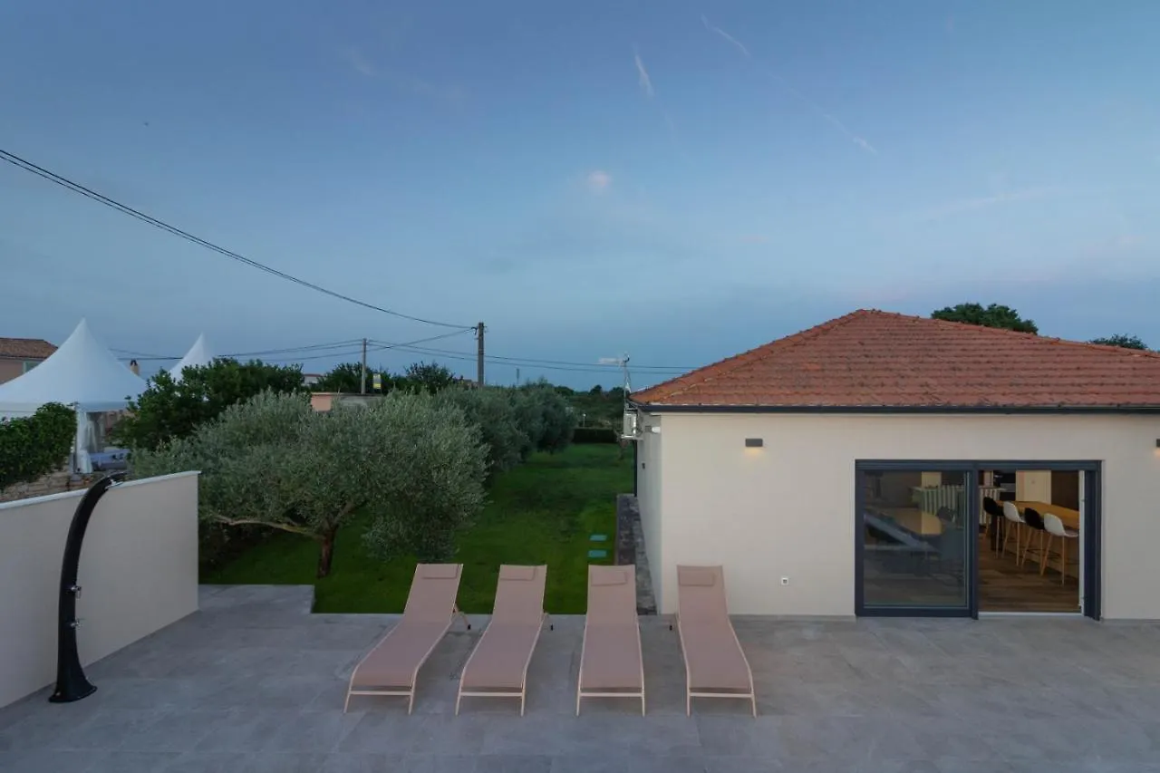 Amazing Villa Ani With Pool & Whirpool Near The Beach - Wiibuk Pula