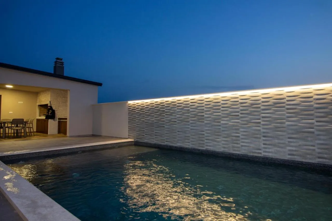 Amazing Villa Ani With Pool & Whirpool Near The Beach - Wiibuk Pula
