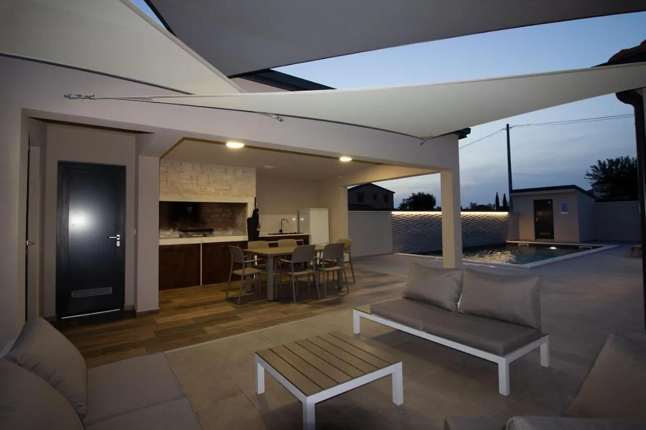 Amazing Villa Ani With Pool & Whirpool Near The Beach - Wiibuk Pula