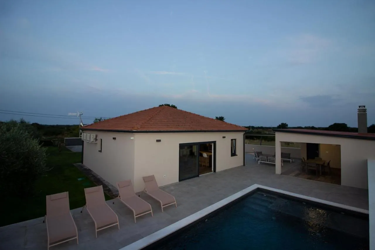 Amazing Villa Ani With Pool & Whirpool Near The Beach - Wiibuk Pula