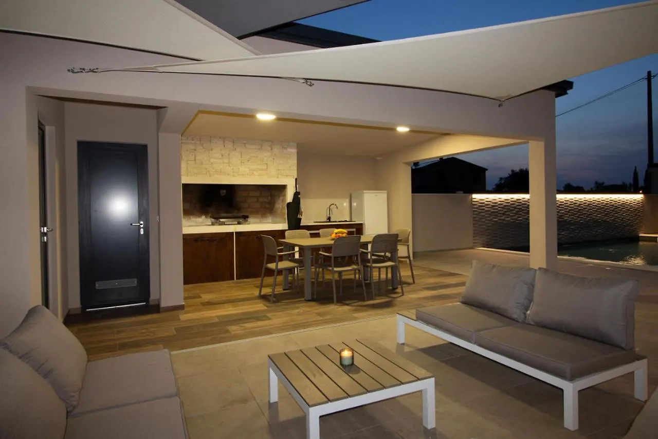 Amazing Villa Ani With Pool & Whirpool Near The Beach - Wiibuk Pula