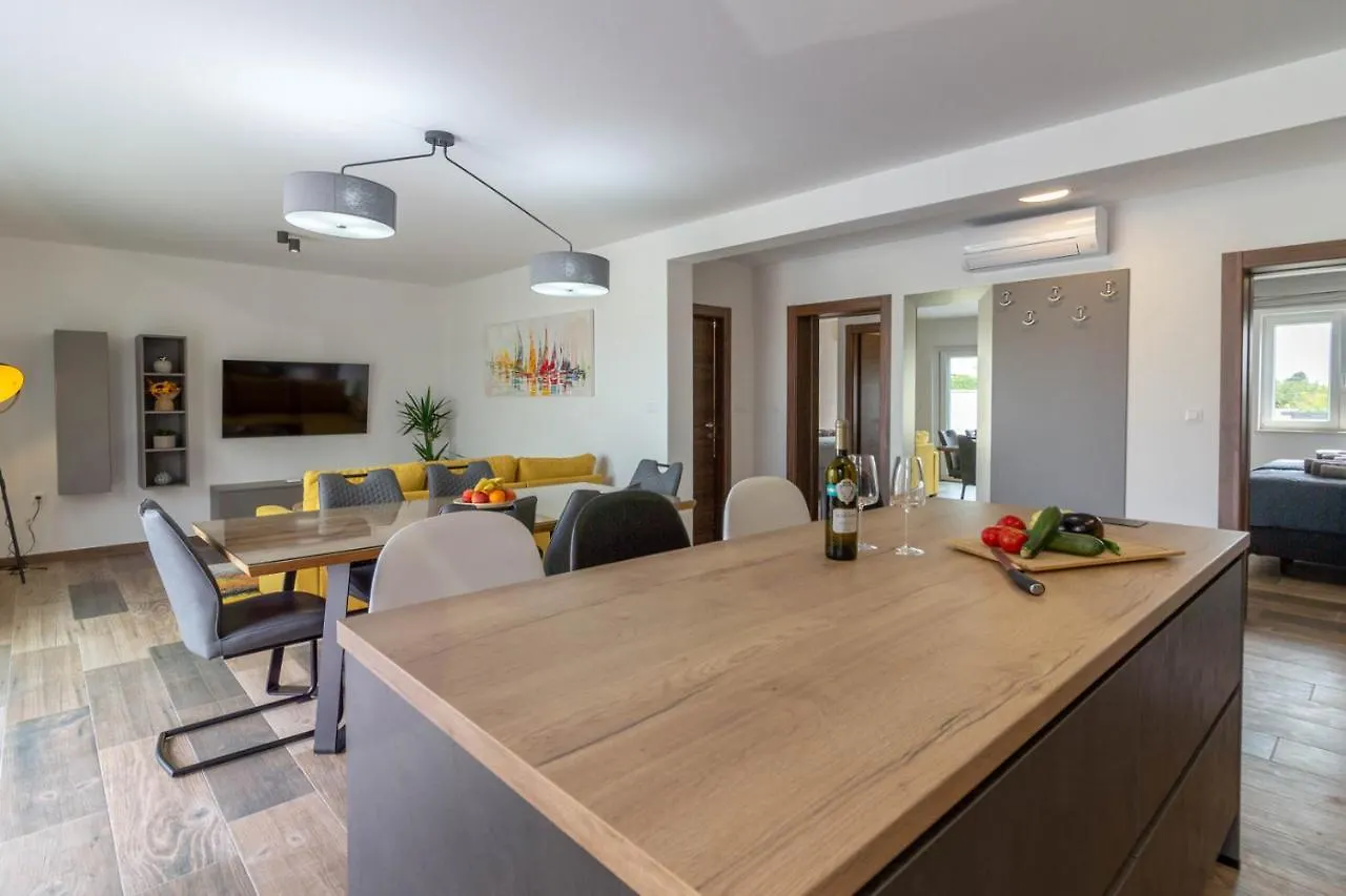 Amazing Villa Ani With Pool & Whirpool Near The Beach - Wiibuk Pula