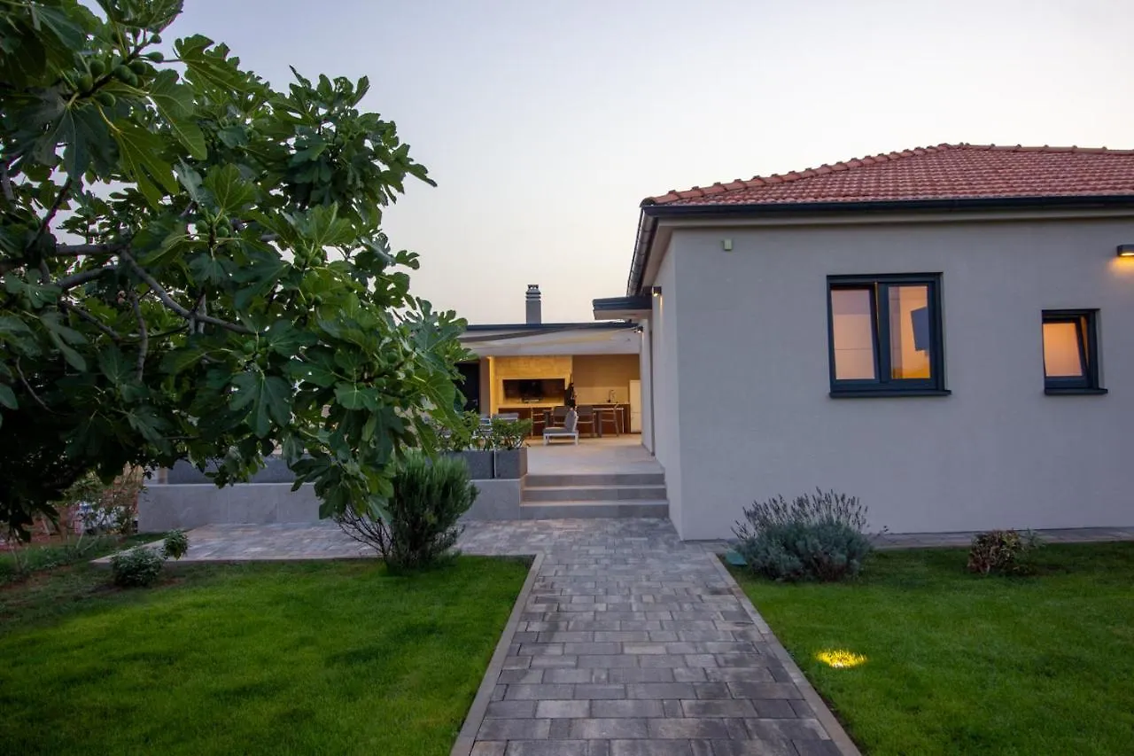 Amazing Villa Ani With Pool & Whirpool Near The Beach - Wiibuk Pula 0*,