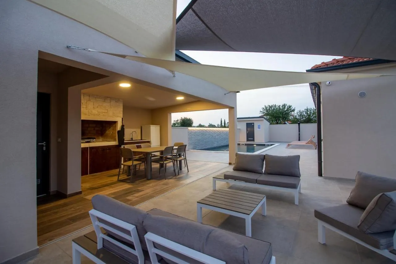 Amazing Villa Ani With Pool & Whirpool Near The Beach - Wiibuk Pula