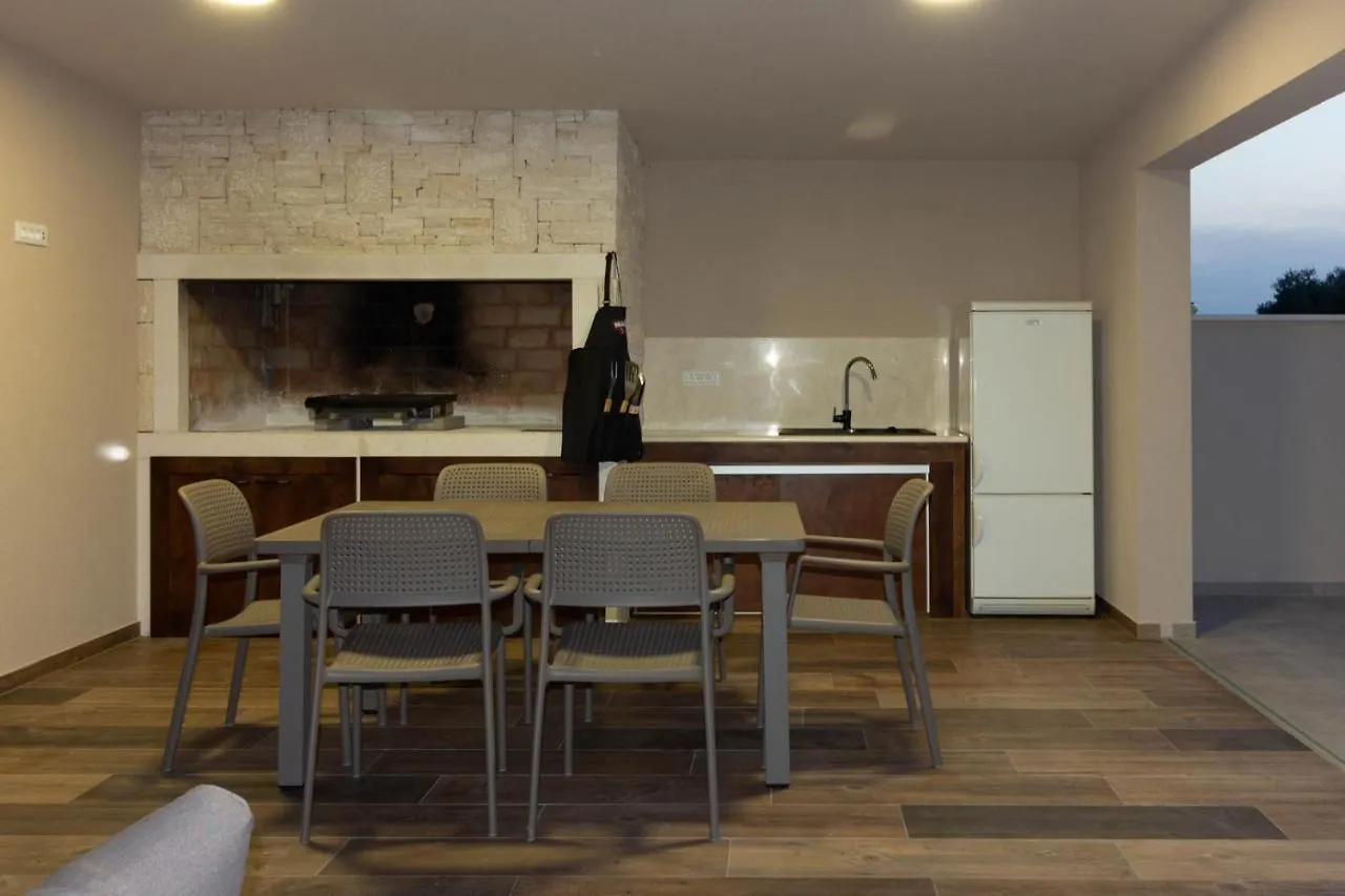 Amazing Villa Ani With Pool & Whirpool Near The Beach - Wiibuk Pula