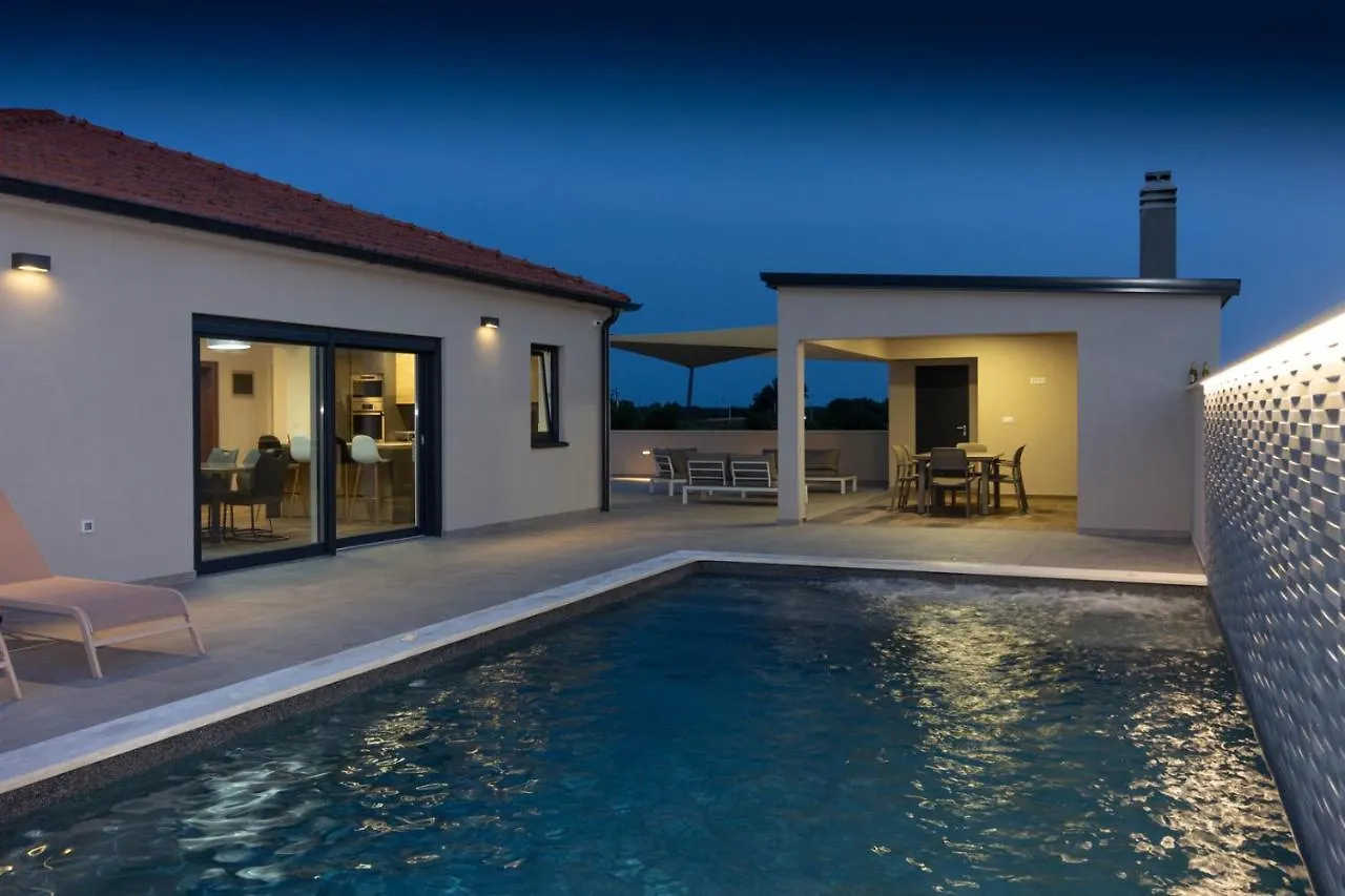 Amazing Villa Ani With Pool & Whirpool Near The Beach - Wiibuk Pula 0*,